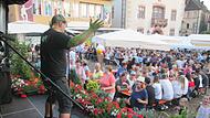 Stimmung, gute Laune, eine exquisite Weinpalette und zünftige Musik zeichnen das größte Weinfest der Stadt rund um den Hammelburger Marktplatz aus. Hier darf nach Herzenslust gefeiert, getrunken und gegessen werden.