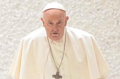 Nur noch selten ist Papst Franziskus bei Anlässen auf eigenen Füßen unterwegs. &#160;&#160;