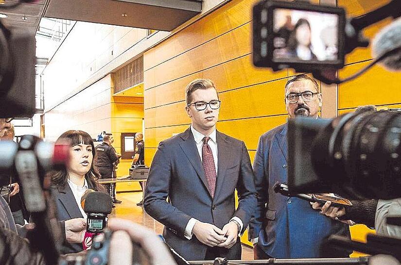 Unter gro&szlig;em &ouml;ffentlichen Interesse begann am Mittwoch in W&uuml;rzburg der Prozess gegen den AfD-Landtagsabgeordneten Daniel Halemba.