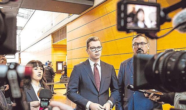 Unter großem öffentlichen Interesse begann am Mittwoch in Würzburg der Prozess gegen den AfD-Landtagsabgeordneten Daniel Halemba. Unter großem öffentlichen Interesse begann am Mittwoch in Würzburg der Prozess gegen den AfD-Landtagsabgeordneten Daniel Halemba.