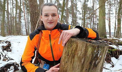 Amelie Baumer,  Leiterin Forstrevier Trunstadt,  im Gemeindewald Bischberg.Revierf&ouml;rsterin