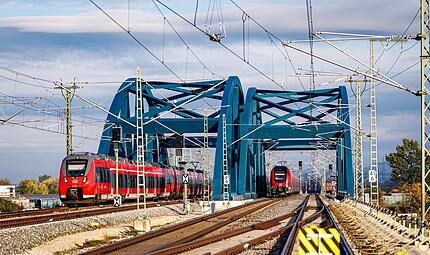 Ab 9. September rollen die Züge wieder zwischen Forchheim und Bamberg. Seit 25. August war die Strecke komplett gesperrt, weil im Landkreis Bamberg letzte Arbeiten des viergleisigen Ausbaus zu erledigen waren. Ab 9. September rollen die Züge wieder zwischen Forchheim und Bamberg. Seit 25. August war die Strecke komplett gesperrt, weil im Landkreis Bamberg letzte Arbeiten des viergleisigen Ausbaus zu erledigen waren.