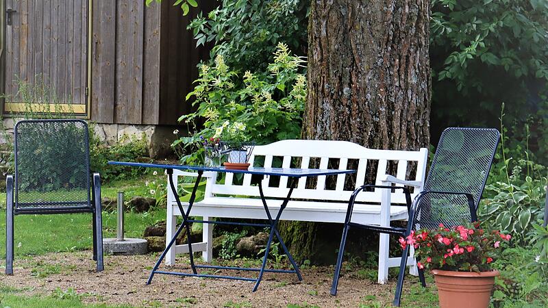 Nussbaum schenkt Schatten Nussbaum schenkt Schatten