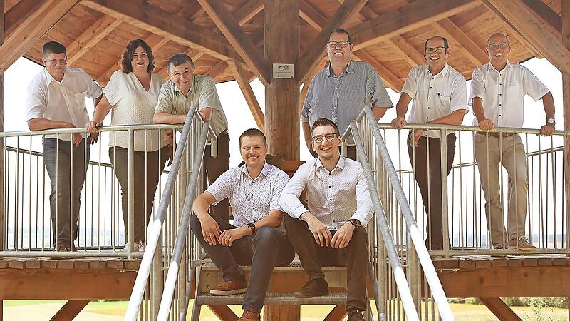 Unser Bild zeigt die Bürgermeister und die eine Bürgermeisterin der ILE-Brückenauer Rhönallianz (von links): Alexander Schneider (2. Vorsitzender), Katja Habersack, Roland Römmelt, Matthias Hauke, der frisch gewählte Vorsitzende Jan Marberg, Berno... Unser Bild zeigt die Bürgermeister und die eine Bürgermeisterin der ILE-Brückenauer Rhönallianz (von links): Alexander Schneider (2. Vorsitzender), Katja Habersack, Roland Römmelt, Matthias Hauke, der frisch gewählte Vorsitzende Jan Marberg, Berno...