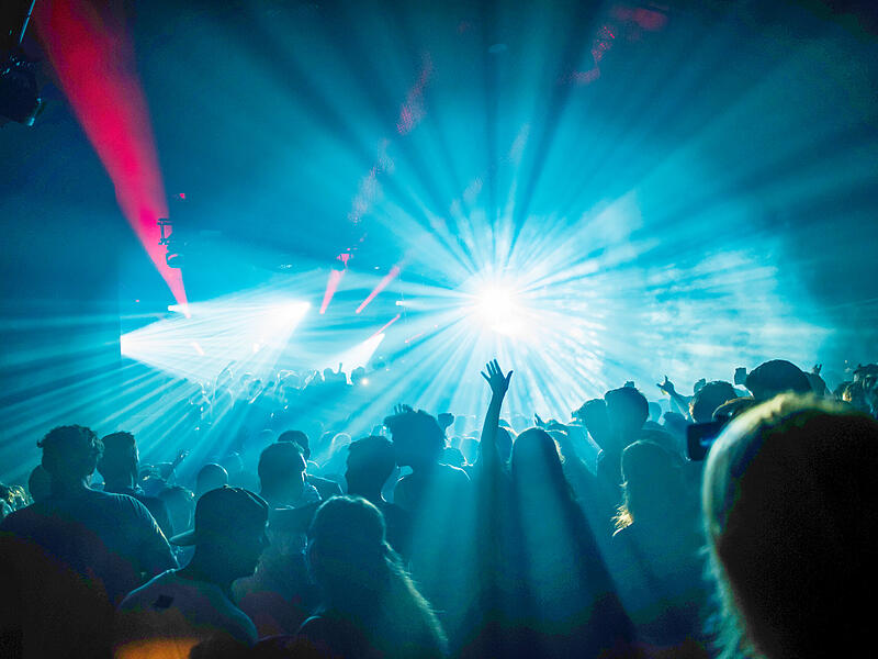 Hands in the air in a club with house musicSamba-Festival 2022 in Coburg
