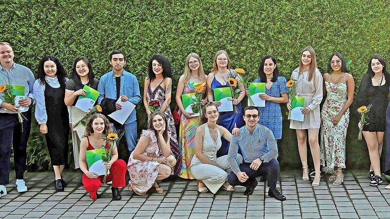 Die Absolventen der Berufsfachschule für Pflege am Klinikum am Europakanal Die Absolventen der Berufsfachschule für Pflege am Klinikum am Europakanal