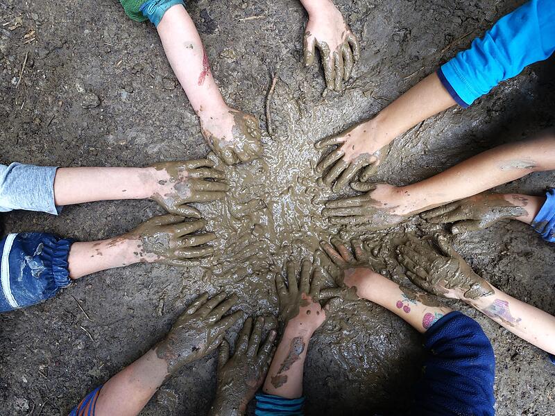 Bad Kissingen: 25 Jahre Waldkindergarten Fliegenpilz Im Matsch spielen ist im Waldkindergarten ausdrücklich erlaubt