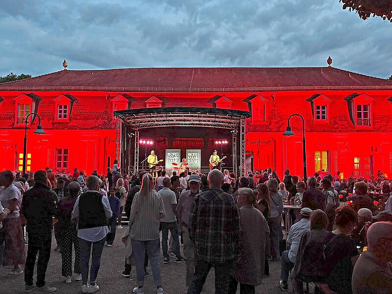 Der historische Brunnenbau in Rot. Der historische Brunnenbau in Rot.