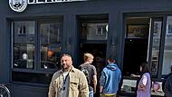 Original Berliner Döner Hivar Saeeid (hier vor seinem Laden in Nürnberg) eröffnet im April 2025 in der Bamberger Luitpoldstraße eine „Original Berliner Döner"-Filiale.