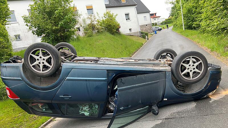 Auto &uuml;berschl&auml;gt sich