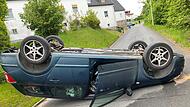 Auto &uuml;berschl&auml;gt sich