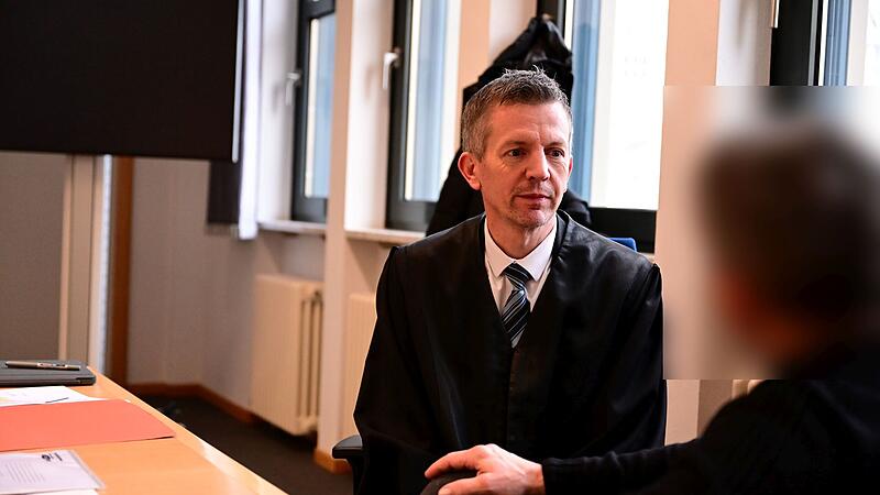 Amtsgericht Bamberg Nachbar Hund Pfefferspray Giftköder Rechtsanwalt Holger Zebisch aus Erlangen und der Angeklagte