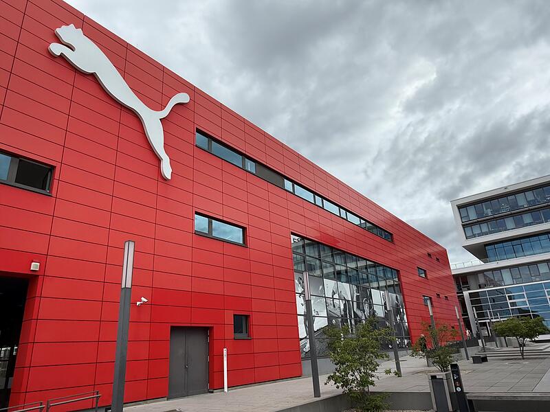 Puma Von der Firmenzentrale in Herzogenaurach gelang der Puma-Mitarbeiterin der Sprung auf den Laufsteg in Paris.