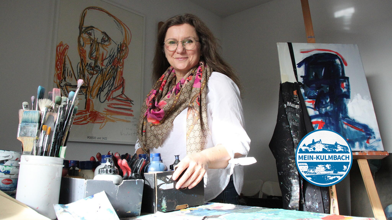 Doris Bocka in ihrem Malzimmer. F&uuml;r ihre Gem&auml;lde braucht die Malerin nicht hunderte von Farben. Sie mischt die Farbt&ouml;ne aus nur wenigen hellen und dunklen Farben selbst.