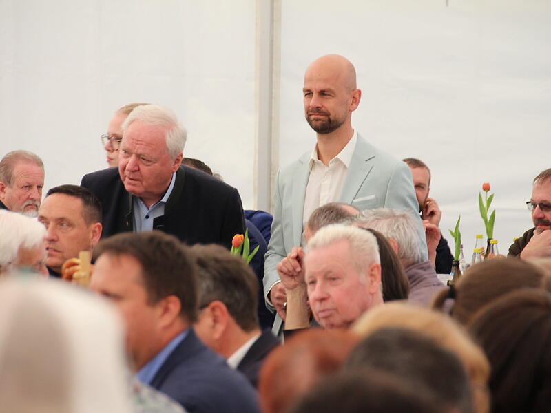 Verabschiedung von B&uuml;rgermeister Bernd Reisenweber in Ebersdorf bei Coburg &ndash; hier: der k&uuml;nftige B&uuml;rgermeister Tom Schulthei&szlig;