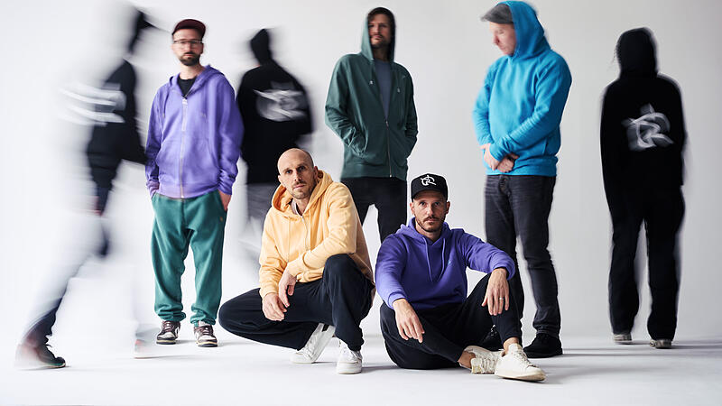 Mit ihrer Band Irie R&eacute;volt&eacute;s wollen es die Br&uuml;der Pablo und Carlos Charlemoine (in der Mitte, von links) in diesem Jahr noch einmal wissen. Wir haben mit den beiden &uuml;ber ihre Irieunion-Tour gesprochen.