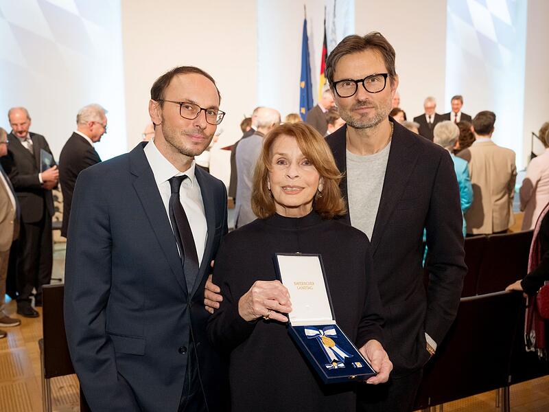 Senta Berger und ihre Söhne Senta Berger und ihre Söhne