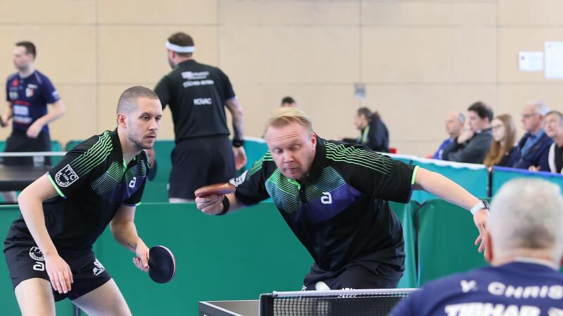 Jan Zibrat (links) und Roman Rosenberg gewinnen auch in Windsbach und sind mit einer Bilanz von 15:3 Siegen das zweitbeste Doppel der 3. Bundesliga S&uuml;d.