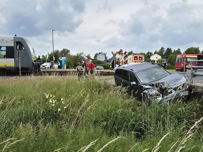 Unfall am Bahnübergang Wiesenfeld. Unfall am Bahnübergang Wiesenfeld.