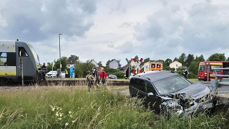 Unfall am Bahnübergang Wiesenfeld.