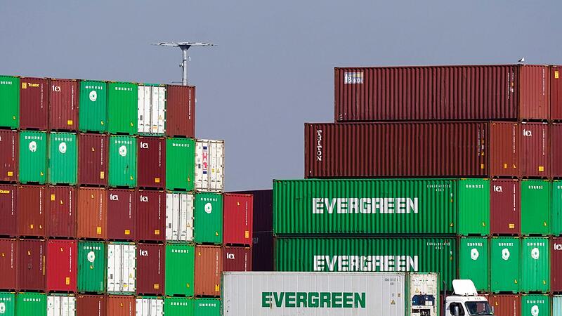 Ganz so heftig würde es in der Lindenstraße in Schorkendorf nicht aussehen, sollte der Bauherr seinen Antrag für einen Lagerplatz mit Schiffscontainern durchbringen. Ganz so heftig würde es in der Lindenstraße in Schorkendorf nicht aussehen, sollte der Bauherr seinen Antrag für einen Lagerplatz mit Schiffscontainern durchbringen.