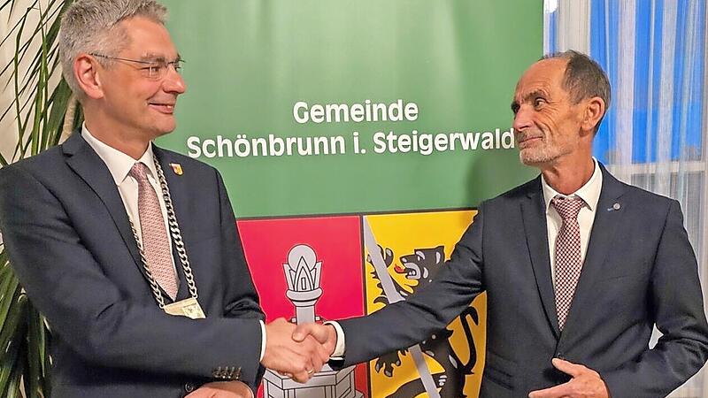 Bewährtes Duo: Bürgermeister Dirk Friesen (links) und sein Stellvertreter Hubertus Bickel. Bewährtes Duo: Bürgermeister Dirk Friesen (links) und sein Stellvertreter Hubertus Bickel.