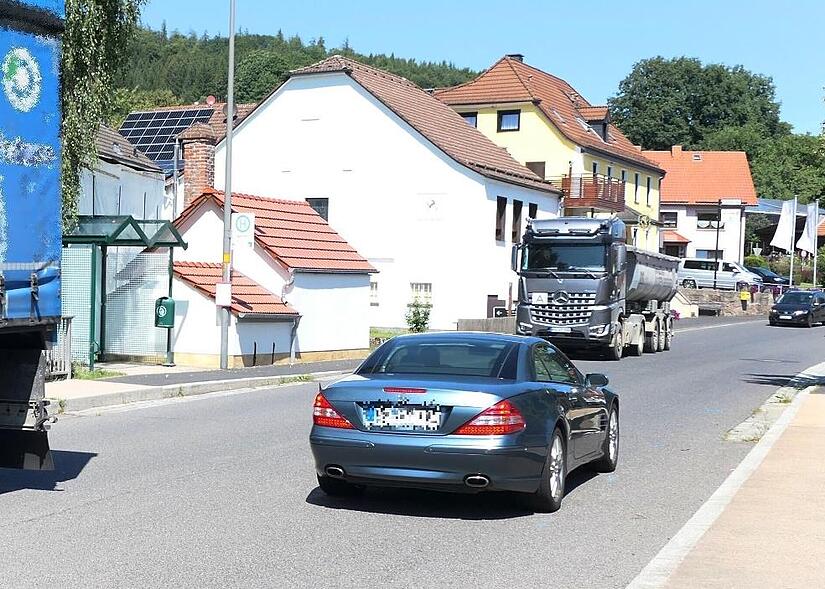Der Autobahn-Ausweichverkehr nervt die Bewohner aller drei Mottener Ortsteile, für Schulkinder ist er zudem gefährlich. Die Gemeinde prüft die Einrichtung von Zebrastreifen.