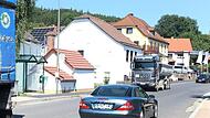 Der Autobahn-Ausweichverkehr nervt die Bewohner aller drei Mottener Ortsteile, für Schulkinder ist er zudem gefährlich. Die Gemeinde prüft die Einrichtung von Zebrastreifen.
