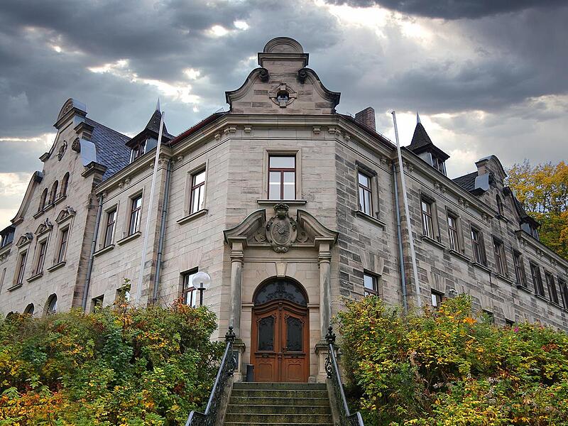 Vor dem Amtsgericht Kulmbach musste sich ein Schläger-Trio verantworten, das an Halloween vor zwei Jahren eine Party in Mainleus gestürmt hatte. Klaus Rössner Vor dem Amtsgericht Kulmbach musste sich ein Schläger-Trio verantworten, das an Halloween vor zwei Jahren eine Party in Mainleus gestürmt hatte. Klaus Rössner