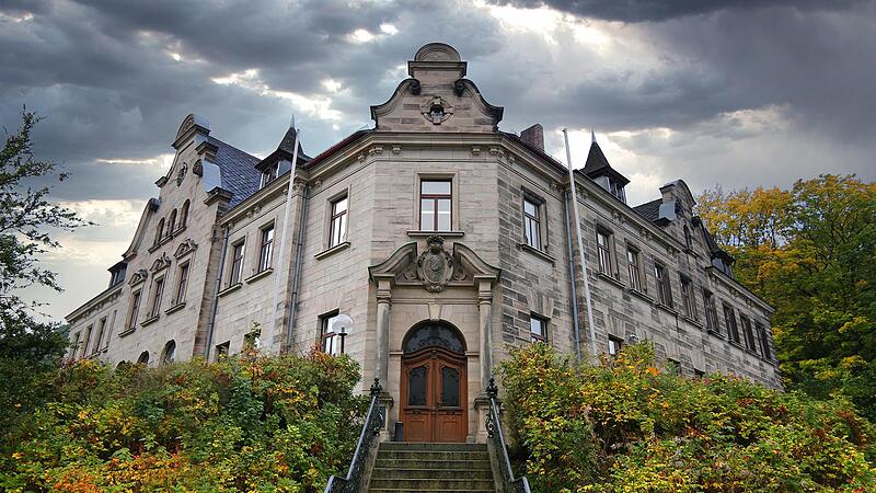 Vor dem Amtsgericht Kulmbach musste sich ein Schläger-Trio verantworten, das an Halloween vor zwei Jahren eine Party in Mainleus gestürmt hatte. Klaus Rössner Vor dem Amtsgericht Kulmbach musste sich ein Schläger-Trio verantworten, das an Halloween vor zwei Jahren eine Party in Mainleus gestürmt hatte. Klaus Rössner