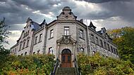 Vor dem Amtsgericht Kulmbach musste sich ein Schläger-Trio verantworten, das an Halloween vor zwei Jahren eine Party in Mainleus gestürmt hatte. Klaus Rössner Vor dem Amtsgericht Kulmbach musste sich ein Schläger-Trio verantworten, das an Halloween vor zwei Jahren eine Party in Mainleus gestürmt hatte. Klaus Rössner