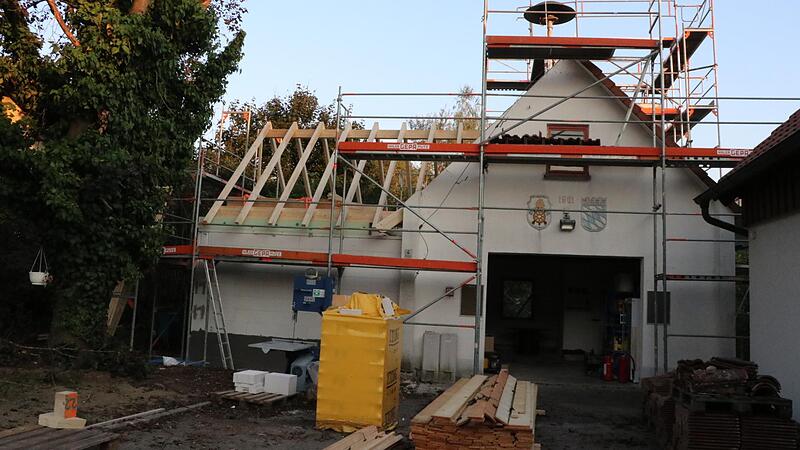 Das Feuerwehrgerätehaus in Mödlitz wird umgebaut. Jetzt wurde auch vom Gemeinderat beschlossen, in das Gebäude ein neues elektrisches Tor einzubauen. Das Feuerwehrgerätehaus in Mödlitz wird umgebaut. Jetzt wurde auch vom Gemeinderat beschlossen, in das Gebäude ein neues elektrisches Tor einzubauen.