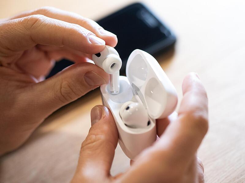 Kleine In-Ear-Kopfhörer sind weit verbreitet. Kleine In-Ear-Kopfhörer sind weit verbreitet.