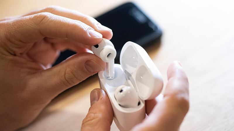 Kleine In-Ear-Kopfhörer sind weit verbreitet. Kleine In-Ear-Kopfhörer sind weit verbreitet.