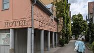 Geht es nach den Plänen der Beruflichen Fortbildungszentren der Bayerischen Wirtschaft (bfz) gGmbH, dann ziehen ins ehemalige Hotel „Kronengarten" schon bald Pflegeazubis ein. Nebendran soll gar eine neue Schule entstehen.