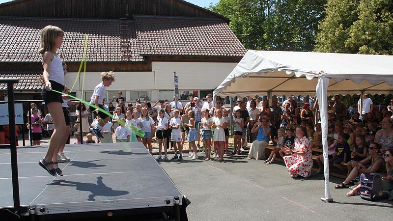 Die vierte Klasse zeigte beim Seilspringen ihr sportliches K&ouml;nnen.