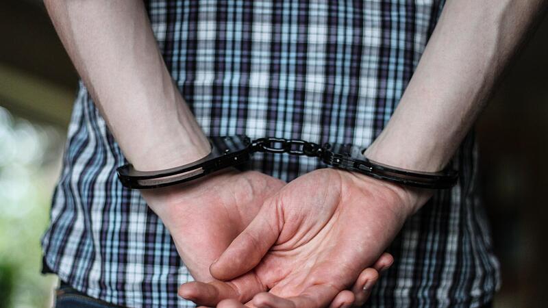 Die Polizei hat einen Exhibitionisten im Coburger Hofgarten festgenommen.