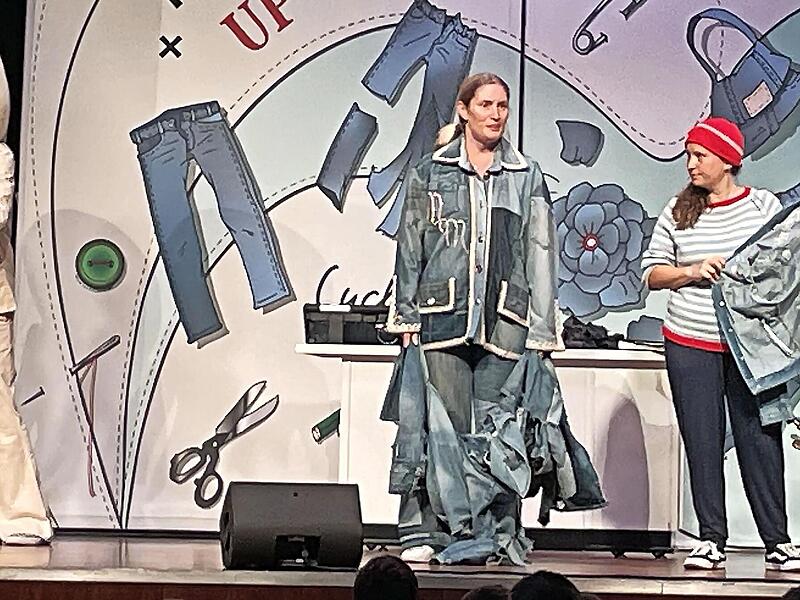 Henrietta und ihre Freunde begeistern Hunderte Grundschulkinder im Coburger Kongresshaus Rosengarten.