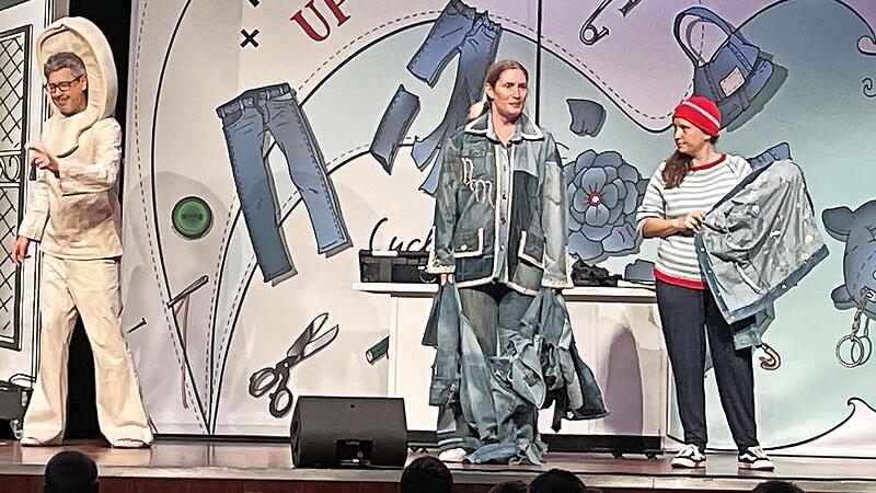 Henrietta und ihre Freunde begeistern Hunderte Grundschulkinder im Coburger Kongresshaus Rosengarten.