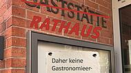 Dass die Verwaltung dort in diesem Jahr vorübergehend einzieht – und keine neuer Wirt – ärgert die CSU/BV Fraktion. Eine auf Facebook gepostete Fotomontage der CSU ärgert Bürgermeister Martin Finzel.