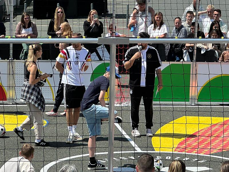 DFB-Torwandschießen in HerzogenaurachDFB-Torwandschießen in Herzogenaurach DFB-Torwandschießen in HerzogenaurachDFB-Torwandschießen in Herzogenaurach