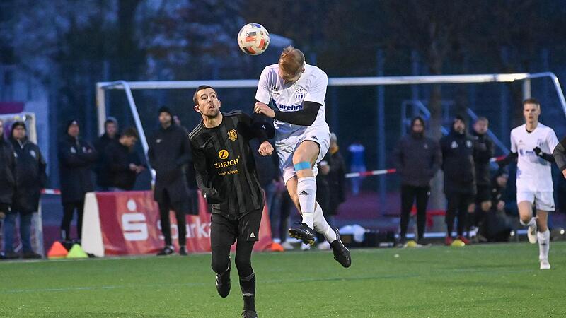 Der Ketschendorfer Spielertrainer Moritz M&ouml;nch per Kopf beim Kreisligaspiel  gegen den TSV Oberlauter:  Er wei&szlig;, dass er und seine Mannschaft eine schwere Hypothek in das Relegationsspiel gegen den TSV Scherneck mitbringen.
