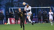Der Ketschendorfer Spielertrainer Moritz Mönch per Kopf beim Kreisligaspiel gegen den TSV Oberlauter: Er weiß, dass er und seine Mannschaft eine schwere Hypothek in das Relegationsspiel gegen den TSV Scherneck mitbringen. Der Ketschendorfer Spielertrainer Moritz Mönch per Kopf beim Kreisligaspiel gegen den TSV Oberlauter: Er weiß, dass er und seine Mannschaft eine schwere Hypothek in das Relegationsspiel gegen den TSV Scherneck mitbringen.