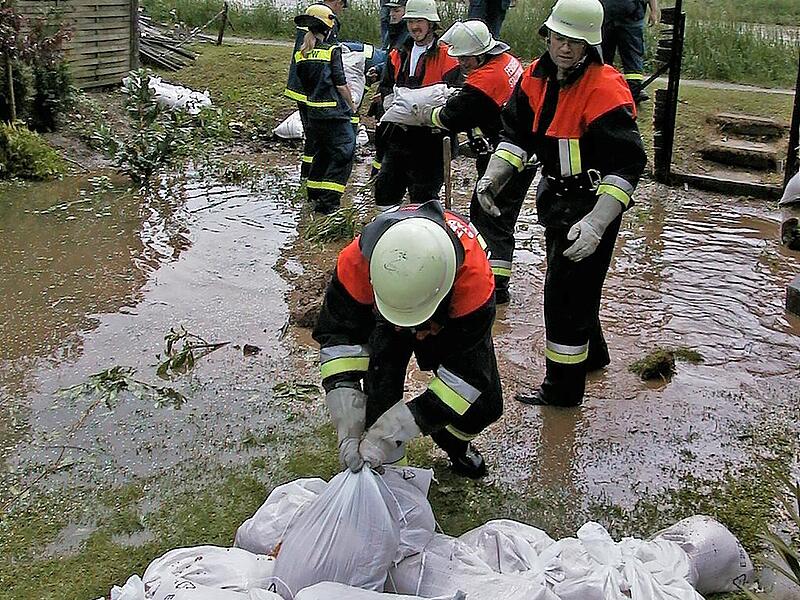 Fluten wie hier im Jahr 2006 sollen mit dem Bau der Hochwasserschutzmaßnahme der Vergangenheit angehören. Archiv Bayerische Rundschau/Gabriele Hänseler Fluten wie hier im Jahr 2006 sollen mit dem Bau der Hochwasserschutzmaßnahme der Vergangenheit angehören. Archiv Bayerische Rundschau/Gabriele Hänseler