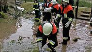 Fluten wie hier im Jahr 2006 sollen mit dem Bau der Hochwasserschutzma&szlig;nahme der Vergangenheit angeh&ouml;ren. Archiv Bayerische Rundschau/Gabriele H&auml;nseler