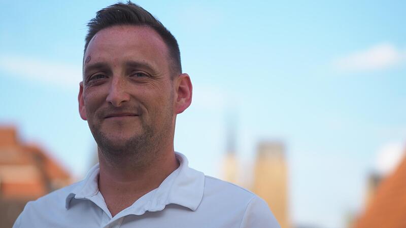 Bastian Steuerwald (im Bild) kennt sich bestens aus in Sachen Nachwuchsfußball. Aber der gebürtige Eltingshäuser hat noch andere spannende Geschichten zu erzählen. Bastian Steuerwald (im Bild) kennt sich bestens aus in Sachen Nachwuchsfußball. Aber der gebürtige Eltingshäuser hat noch andere spannende Geschichten zu erzählen.