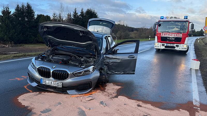 40.000 Euro Schaden: Opel &Atilde;&frac14;bersieht anfahrenden Gegenverkehr bei &Atilde;berholman&Atilde;&para;verForchheim & Fr&auml;nkische Schweiz