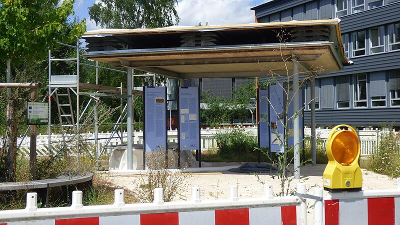 Bereits ein Jahr nach seiner Errichtung musste der Infopavillon in Ebermannstadt gesperrt werden.Forchheim & Fr&auml;nkische Schweiz