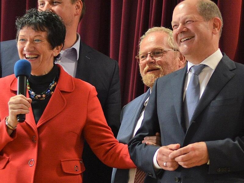 2019 machten Inge Aures gemeinsam mit Olaf Scholz Wahlkampf in Bischofsgr&uuml;n. Beim SPD-Neujahrstreffen fand sie auch kritische Worte zur Politik der Ampel.