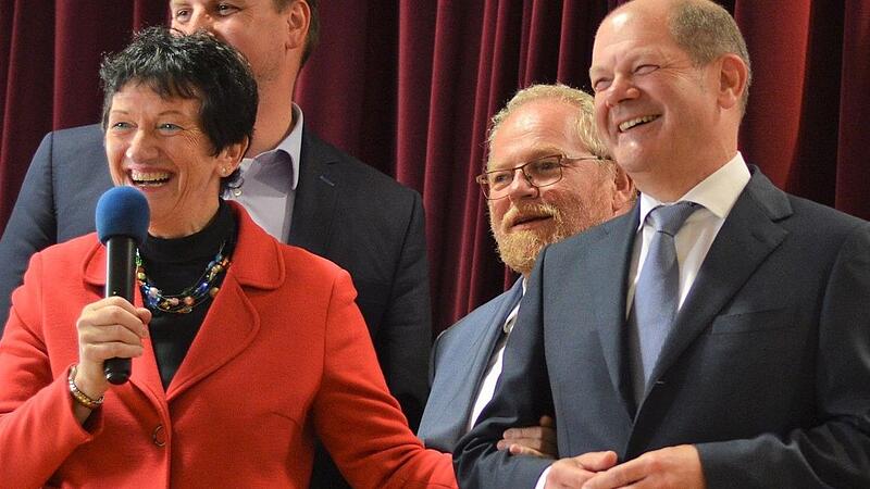 2019 machten Inge Aures gemeinsam mit Olaf Scholz Wahlkampf in Bischofsgr&uuml;n. Beim SPD-Neujahrstreffen fand sie auch kritische Worte zur Politik der Ampel.